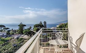 La Musica In The Heart Of Sorrento, 100 M From Station